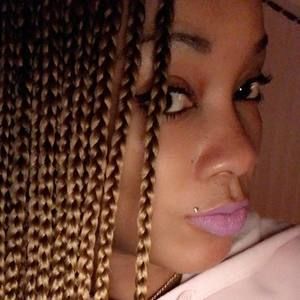 Meet your Posher, Aisha